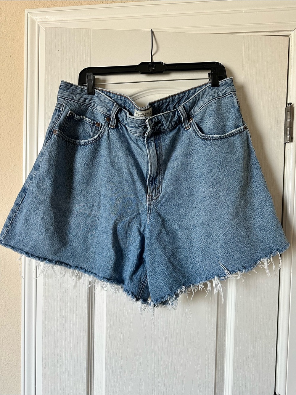 Abercrombie & Fitch ‘The Loose Short’ High-Waist Light Blue Denim Shorts